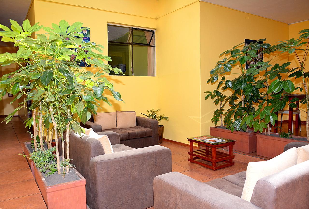Hostal Terra 3 - Base Aerea Кито Экстерьер фото