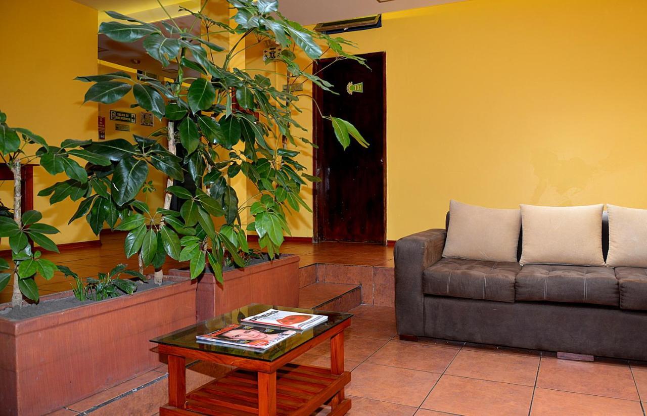 Hostal Terra 3 - Base Aerea Кито Экстерьер фото
